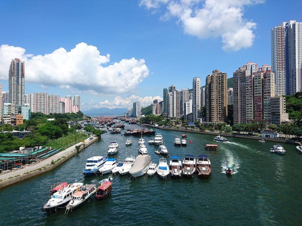 Aberdeen_Harbour_in_2016.jpg