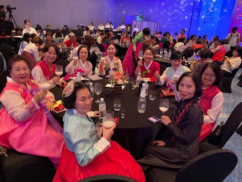 코윈 홍콩임원들 제22회 세계한민족여성 네트워크 대회참가3.jpg