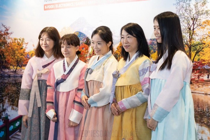 한복 입고 기념사진 한컷.jpg