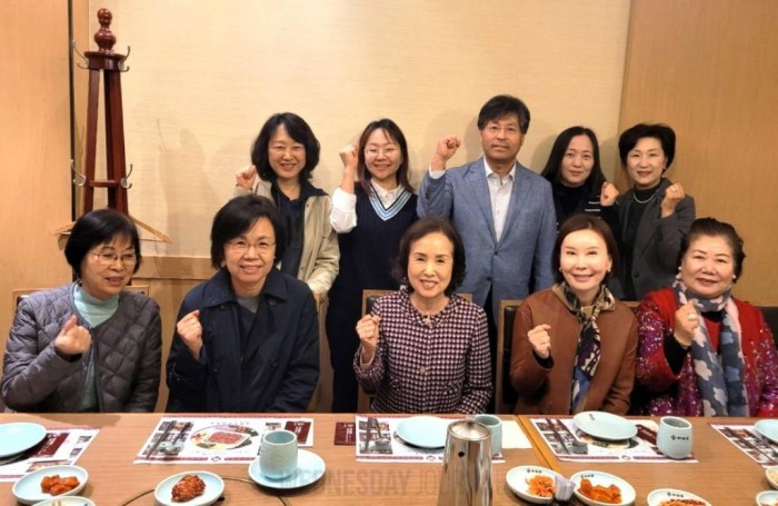 코윈 홍콩지부, 연말맞아 여성 장자들에게 생필품 전달.jpg