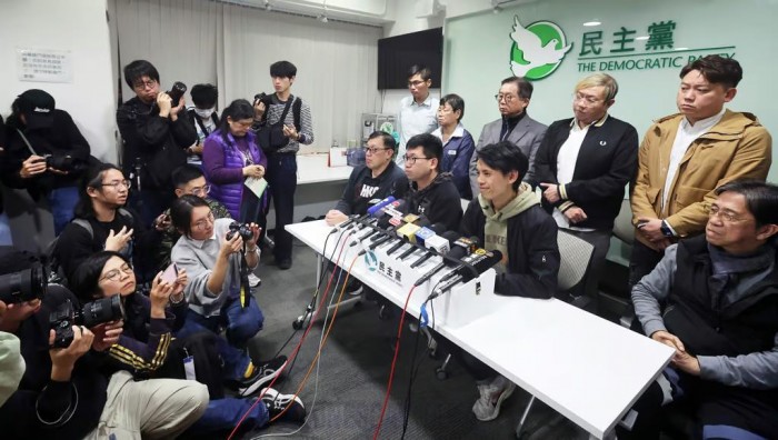 홍콩 민주당 해산 결정…민주주의 위해 싸우기 더욱 힘들어져.jpg