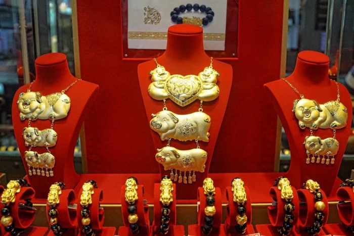 국내 금값 폭등, 한국 올 때 금 사오라고.jpg