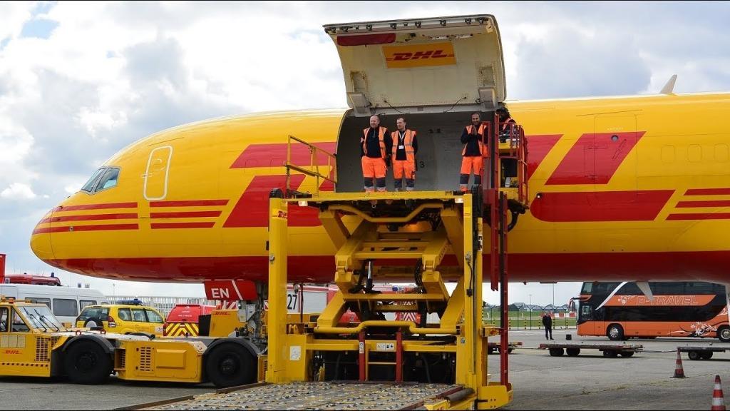 DHL, 미국으로의 B2C 배송 일시 중단.jpg