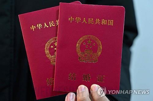 '저출산 심화' 중국, 결혼 휴가 최대 30일로 연장.jpg