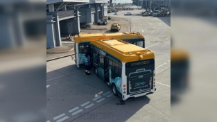 홍콩 국제공항, 자율주행 버스 사고로 전량 운행 중단.jpg