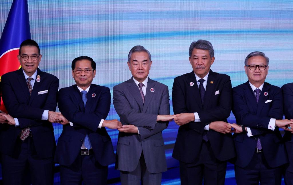 中외교, '관세폭탄' 맞은 아세안에 함께 아시아 부흥시키자.jpg