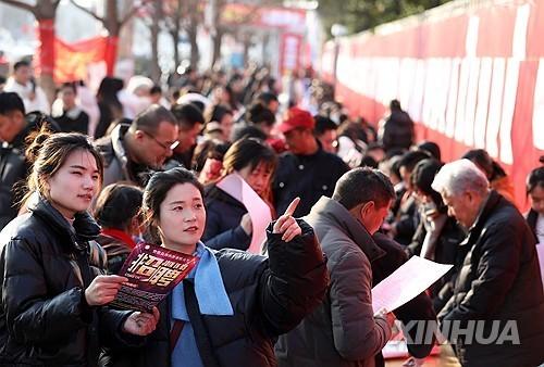 中노동시장에 '사상 최대 대졸자' 유입…기업에 재정지원 강화.jpg