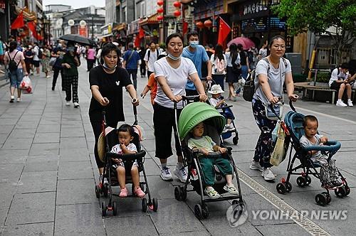인구 감소' 中서 국가육아보조금 첫 지원.jpg