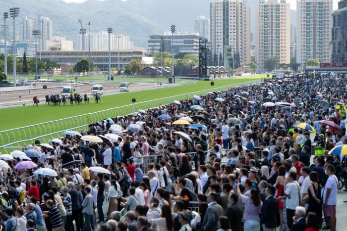 경마장 중국인 방문.jpg