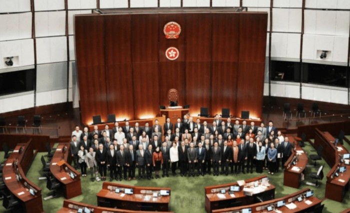 입법의원 사퇴 칭찬.jpg