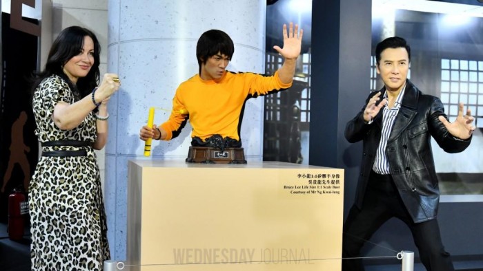 MTR, 브루스 리 85주년 기념 전시회 개최...센트럴•홍콩역.jpg