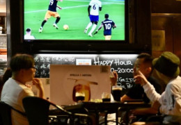 [홍콩뉴스] 월드컵 대박 노리는 바(Bar) vs "중계료 너무 비싸" …
