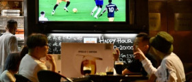 [홍콩뉴스] 월드컵 대박 노리는 바(Bar) vs "중계료 너무 비싸" 포기한 식당… 극과 극 홍콩 밤거리