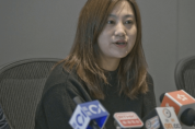 홍콩 국가보안법 위반 혐의로 헌터 서점 급습… 전 구의원 등 2명 체포.png