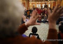 中 작년 출생아 건국이후 최소…인구 14억489만명 4년 연속 감소