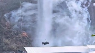 중국 남부 산악지대서 '드론 운구'…관 운반비 200만원대