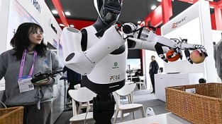 AI에 베팅한 중국…양회서 처음 언급된 '뉴 스마트 경제' 눈길