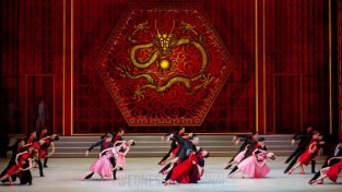 1960년대 홍콩을 가져다 놓은 무대…홍콩발레단 '로미오+줄리엣'