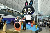 7미터 높이의 라부부, 홍콩 공항에서여행객을 맞이하다