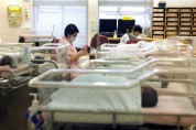 "홍콩 '원정출산' 中임산부 증가세…입경 거부 5년새 5배↑"