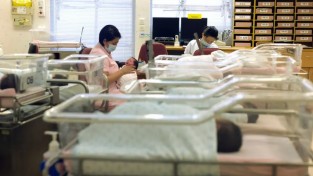 "홍콩 '원정출산' 中임산부 증가세…입경 거부 5년새 5배↑"