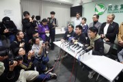 홍콩 민주당 해산 결정…"민주주의 위해 싸우기 더욱 힘들어져"