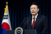 尹, 계엄사태 나흘 만에 고개 숙여…세 차례 '사과·송구' 언급