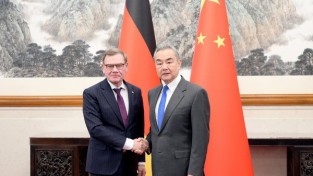 中왕이, 獨외무에 "일본은 전후 80년간 철저히 반성 안 해"