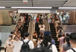 [홍콩뉴스] 중국 본토 방문객, 홍콩 지하철 에스컬레이터 이용 예절 논쟁