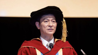 [홍콩연예] 65세 유덕화, 두번째 명예 박사 학위 수여...500개 음악상 수상