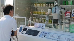 [홍콩뉴스] 홍콩 최초 '로봇 편의점' 등장에 관심 급증