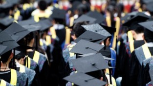 [홍콩뉴스] 대졸 신규 일자리 14% 급감… 초봉은 2만 홍콩달러로 소폭 상승