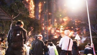 타이포 왕푹 아파트 화재, 사망자 44명으로 증가.. 밤새 구조작업 진행