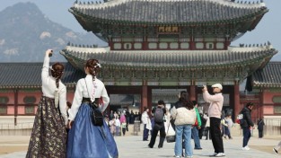 지난달 방한 외국인 163만명…'코로나 이전 넘었다'