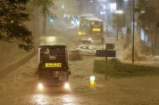 '139년만 최대 폭우' 시간당 158㎜…2명 사망·110여명 병원행 도로·쇼핑몰 침수