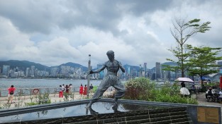 홍콩영화와 영화관광의 매력 (Classical Hong Kong Films and Film Nostalgia-induced Tourism)