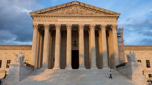 [홍콩경제칼럼] 미국의 헌정 위기와 불확실성이 상수가 된 시대 - 무역법 122조로 옮겨붙은 트럼프 관세 전쟁과 시장의 생존법 - 박완기 홍콩법정변호사