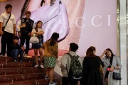 中서 '사치 과시' SNS계정 퇴출…"상대적 박탈감 조장 단속"