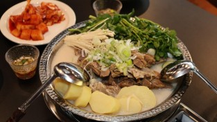 삼삼뼈국, 첫 해외진출로 홍콩 1호점 개업