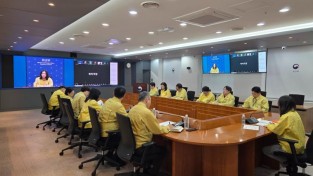 [美 베네수 공격] 외교부, 한국인 안전대책 점검…상황 악화 가능성 대비