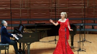 프리마돈나 조수미, 홍콩의 가을밤을 사랑으로 노래해... 앵콜 4곡에도 기립박수 여전