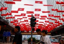 "홍콩, '투옥 반중인사 촬영' AP통신 사진기자 입국 거부"