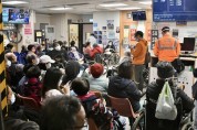 홍콩도 코로나19 급증에 의료 압박…"응급실 15시간 대기"