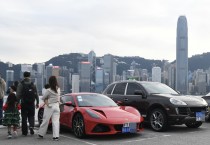 짙은 썬팅 차량, 홍콩 규제의 '이중 기준' 논란 촉발
