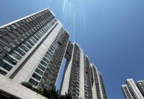 [홍콩뉴스] 두 살배기 추락사… ‘창살 없는 창’ 방치한 부모 아동 방임 혐의 체포