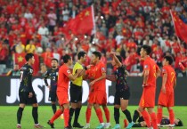 홍콩, 29년 만에 축구로 본토 제압…중국은 퇴장만 3명