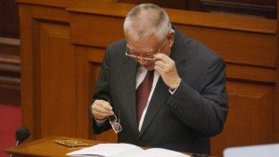 "선박왕 가문에서 홍콩 초대 수반까지" 퉁치화의 파란만장했던 생애