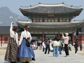 지난달 방한 외국인 163만명…'코로나 이전 넘었다'