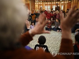 中 작년 출생아 건국이후 최소…인구 14억489만명 4년 연속 감소