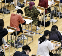 [홍콩뉴스] "5% 늘어난 대입 경쟁" 홍콩 HKDSE 인원에 대학 합격선 비상